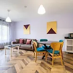 Sunny Apartment in Studentski grad, behind UNSS
