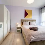 Sunny Apartment in Studentski grad, behind UNSS